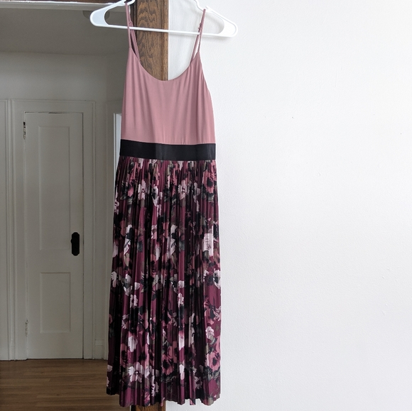 Xhilaration Dresses & Skirts - Mauve floral dress
